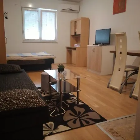 Apartman T &k شقة