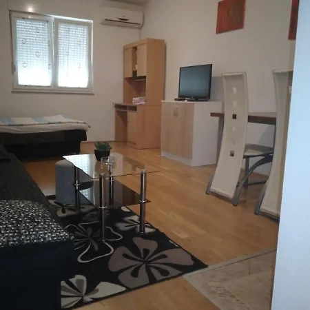 Apartman T &k شقة